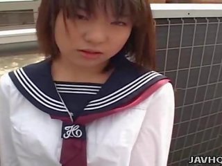 Japansk unge dame suger pecker usensurert