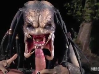 Horrorporn predator bite chasseur