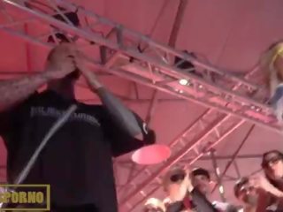 Spanish groovy and sange pornstars pesta seks on stage